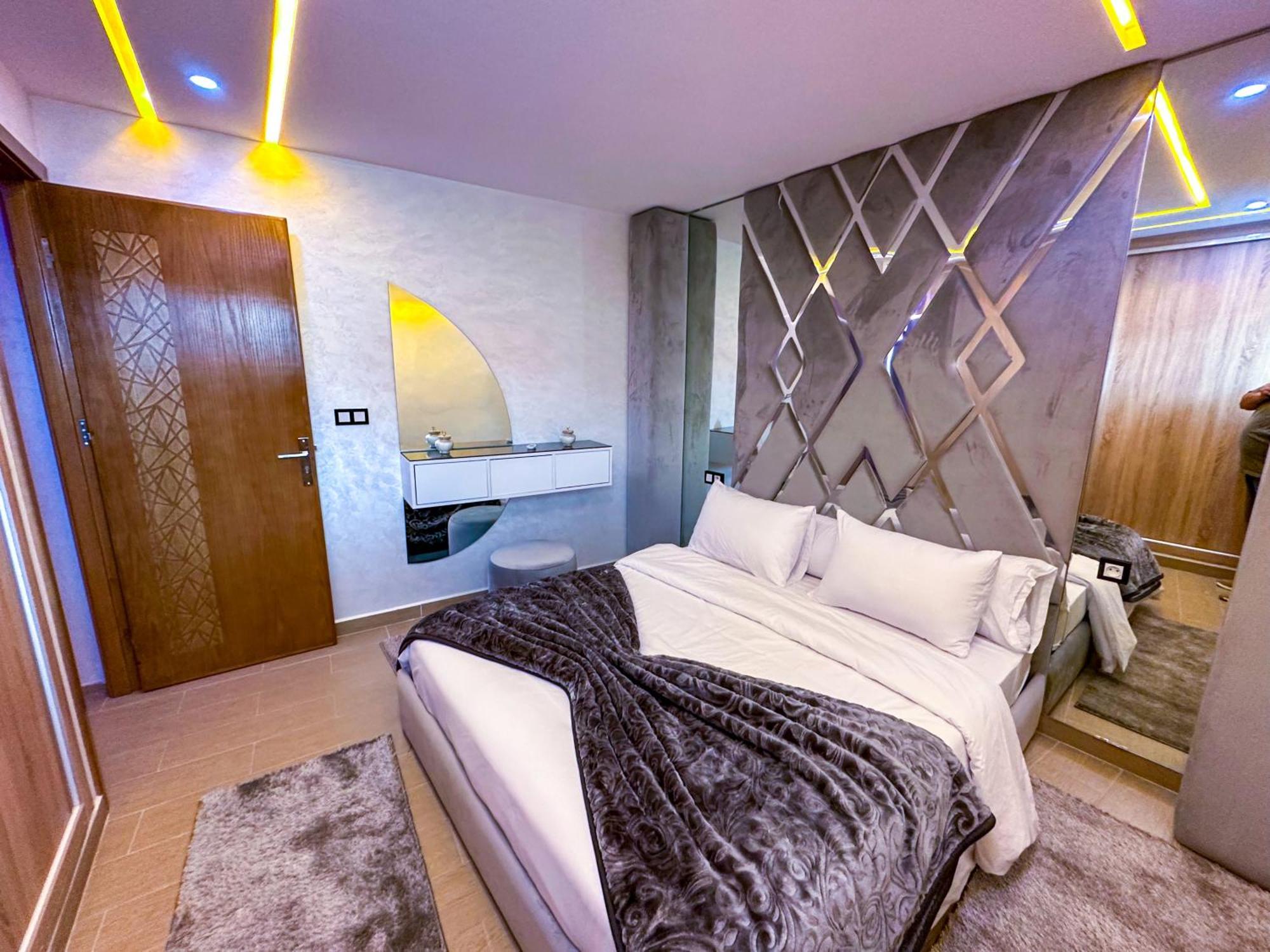 Veluxa - Luxury Holiday Homes - Centric Flat Tangeri Esterno foto
